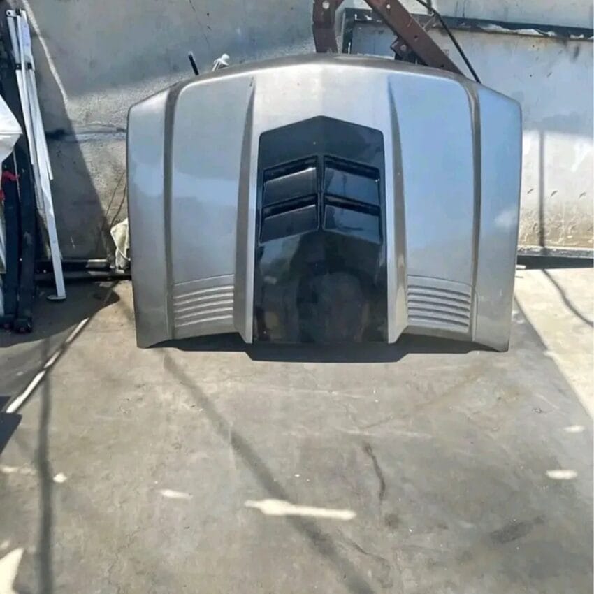 2005 Chevy Silverado hood