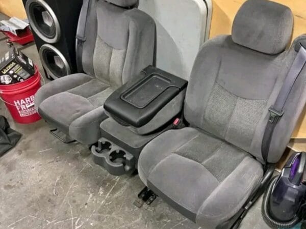 99-07 04 silverado front seats and console
