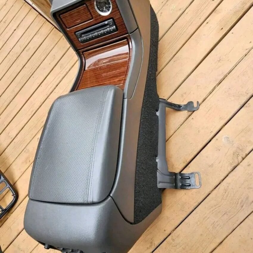 03-06 Chevy GMC Center Console - Image 2