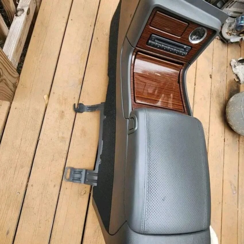 03-06 Chevy GMC Center Console - Image 4
