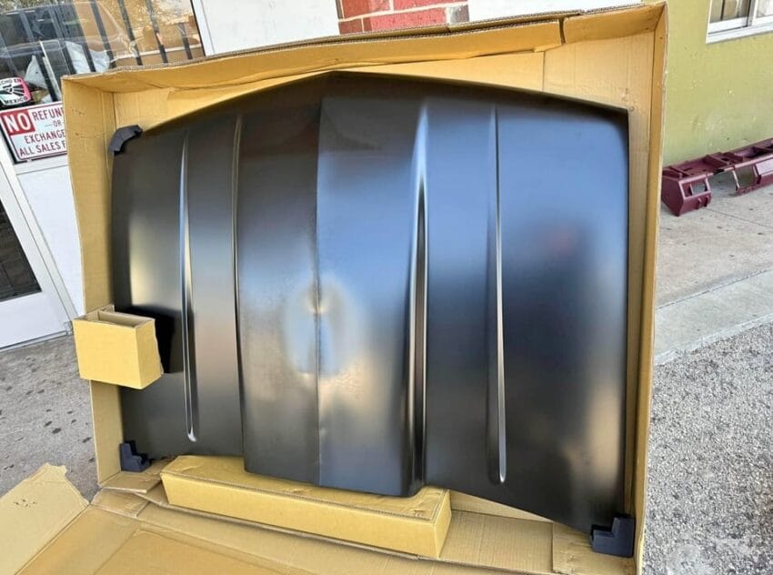 88-98 Silverado Cowl Hood for sale! OEM style, minor dent (see pic). Great for restoration or repair!"ite