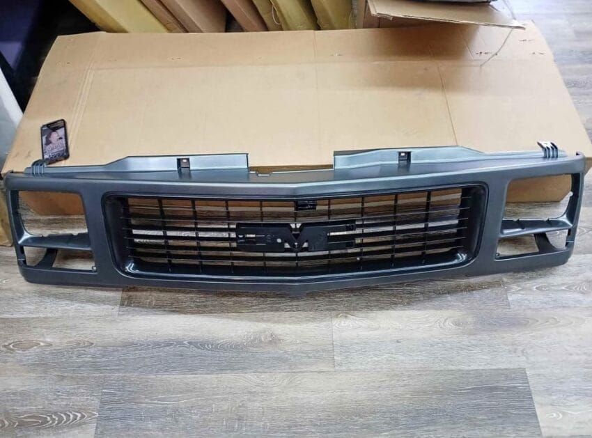 1994-2002 GMC PICKUP SUBURBAN YUKON Grill