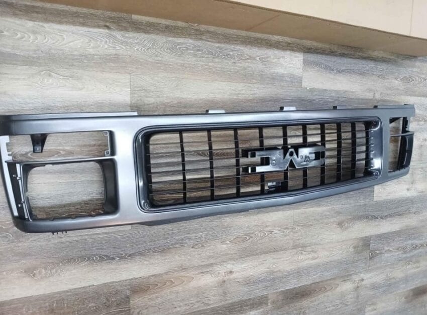 1994-2002 GMC PICKUP SUBURBAN YUKON Grill - Image 2