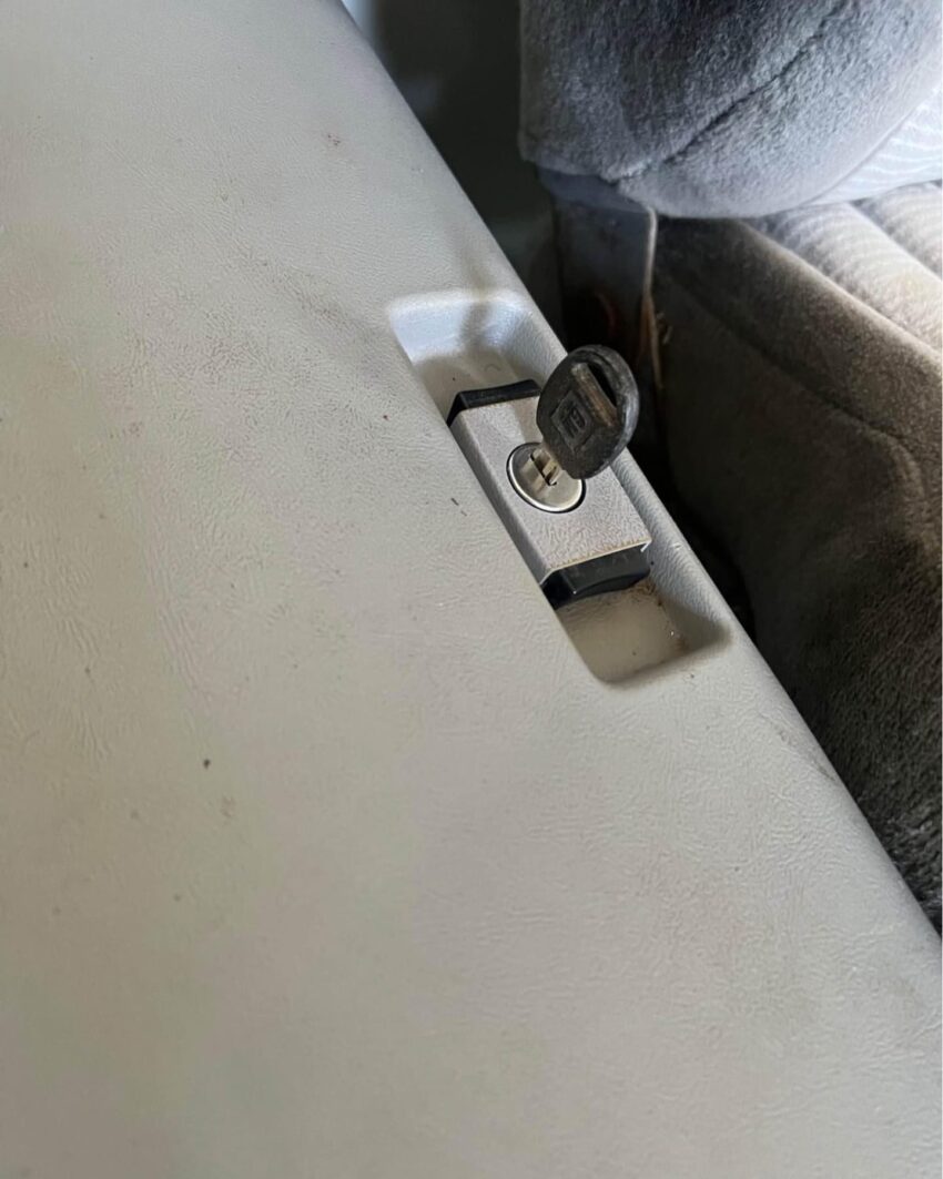 88-94 Chevrolet Silverado bucket seats - Image 3
