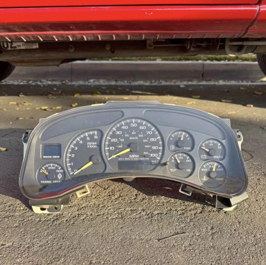 99-06 Chevy Silverado Tahoe Suburban 2500HD Cluster