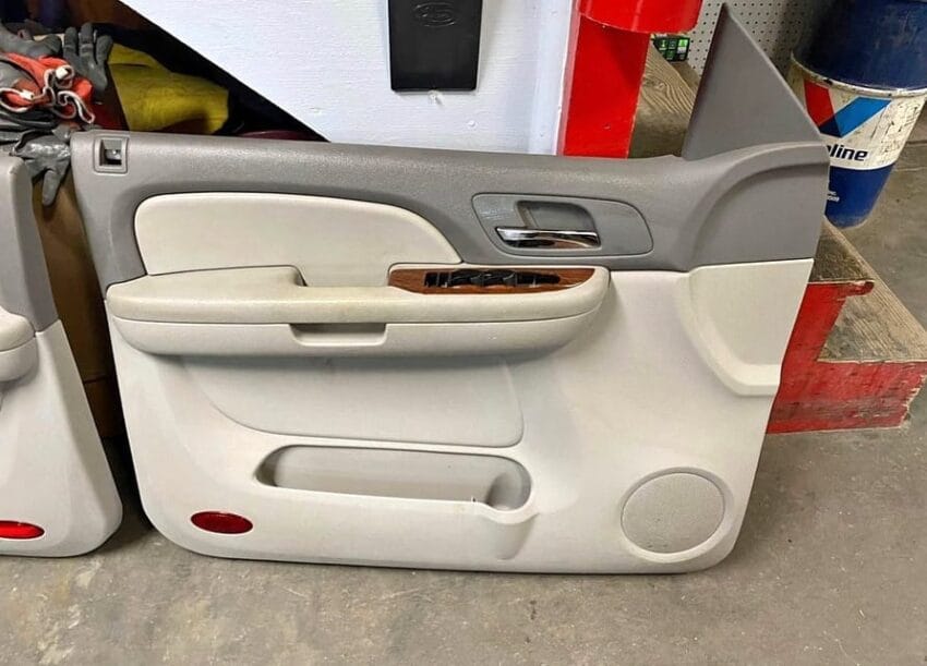 07-09 Yukon Tahoe Escalade Door Panels - Image 3