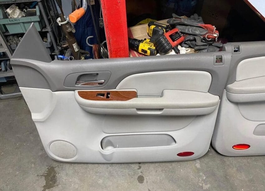 07-09 Yukon Tahoe Escalade Door Panels - Image 2