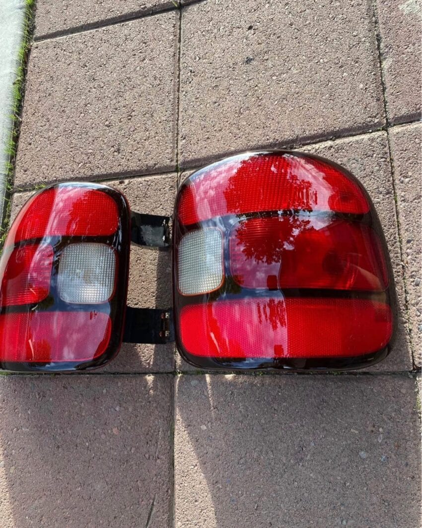 99-06 Chevy GMC Tail Light - Image 2