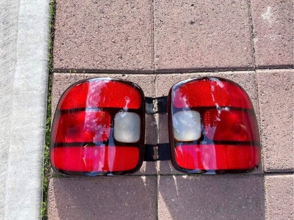 99-06 Chevy GMC Tail Light