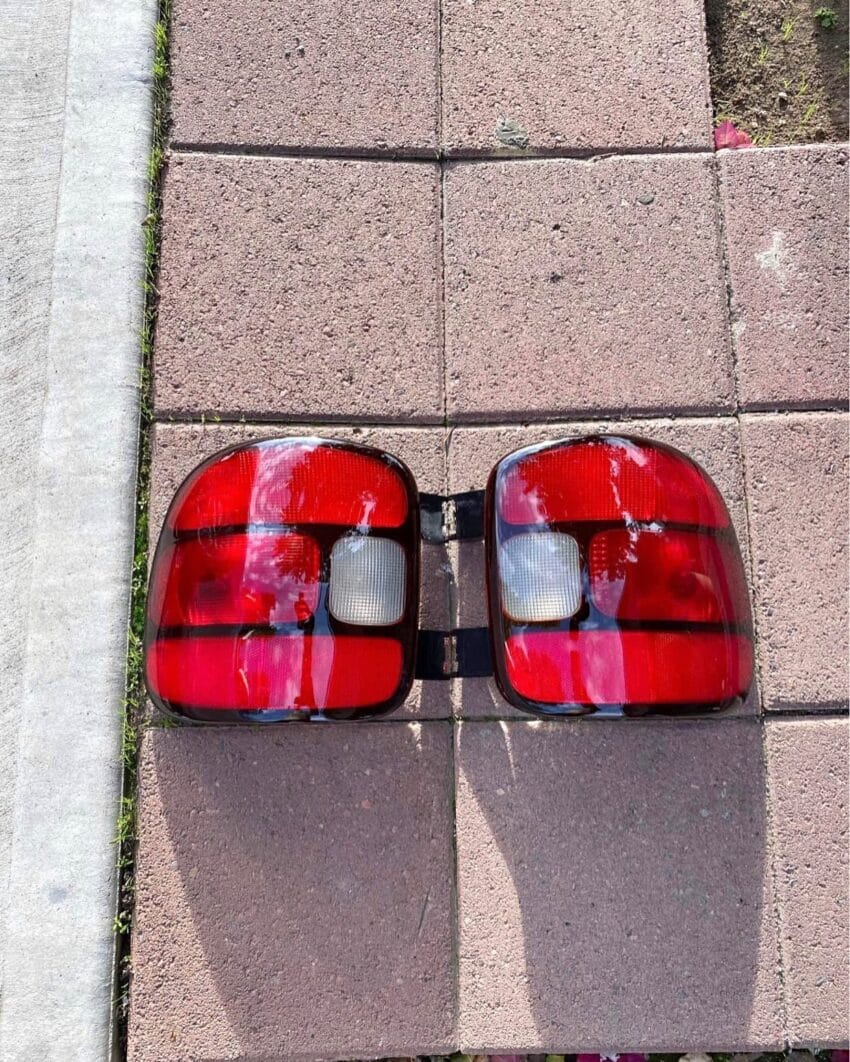 99-06 Chevy GMC Tail Light