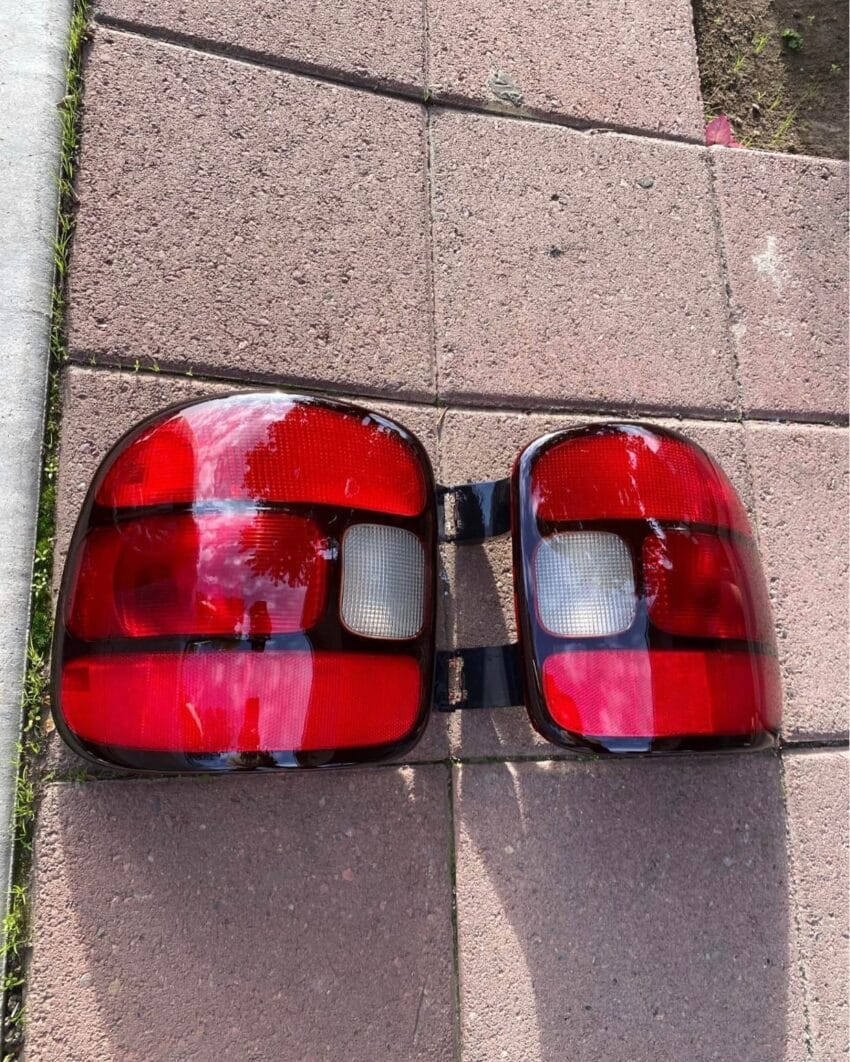 99-06 Chevy GMC Tail Light - Image 3