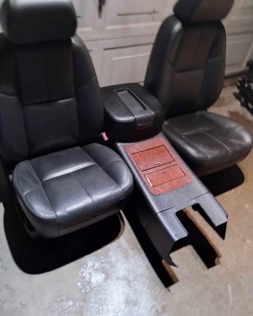 08 GMC Yukon Sierra Denali Front Leather Seats & Center Console for sale - Image 5