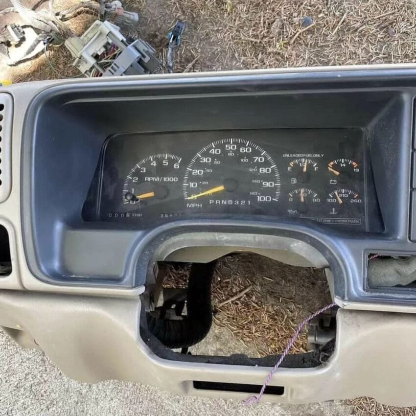 1995-1999 GM Tahoe Yukon Dashboard - Image 2