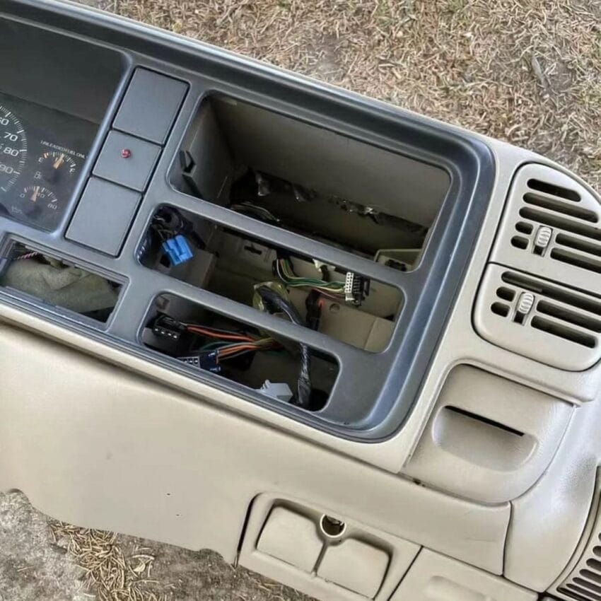 1995-1999 GM Tahoe Yukon Dashboard - Image 3