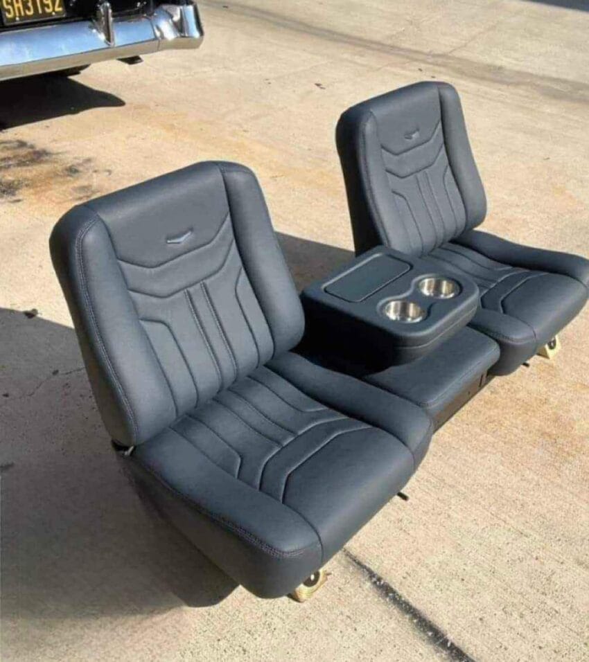 C10 black Seats with central console