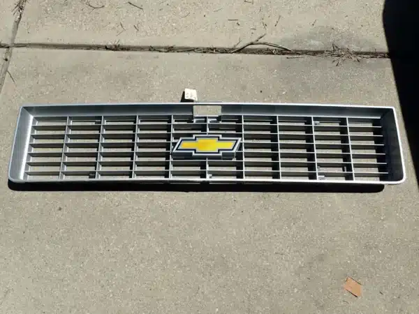 1973-74 Chevy Blazer grill