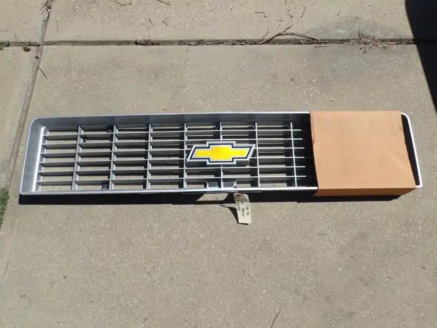 1973-74 Chevy Blazer grill for sale - Image 2