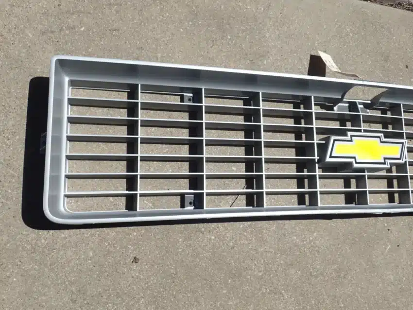 1973-74 Chevy Blazer grill for sale - Image 3