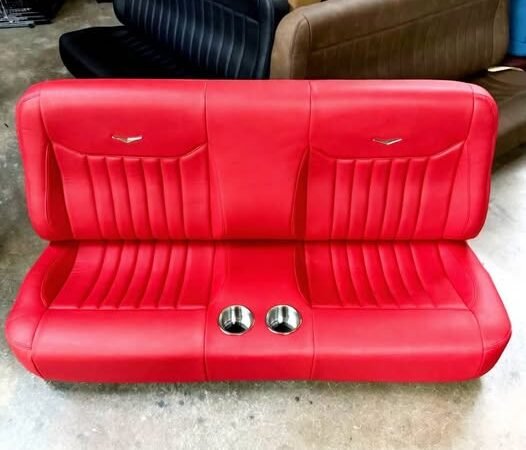 Classic American beauty LB with center bolsters, SS cups, and V medallions.