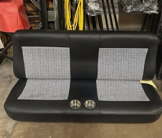 Classic black with white houndstooth pleated inserts and SS cups