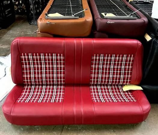 Classic rouge with red/black/white plaid inserts without center bolsters