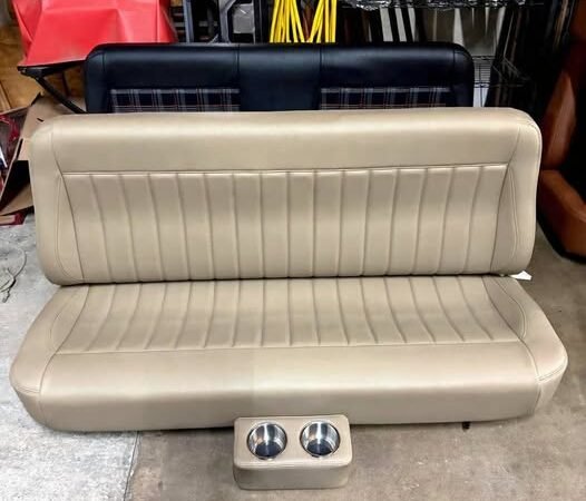 Classic papyrus pleats with side bolsters and separate cup holder with SS cups