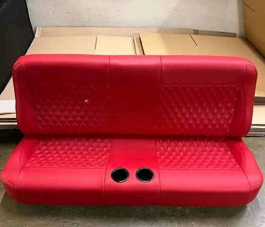 Classic American beauty double diamond bench without center bolsters and black cup holders