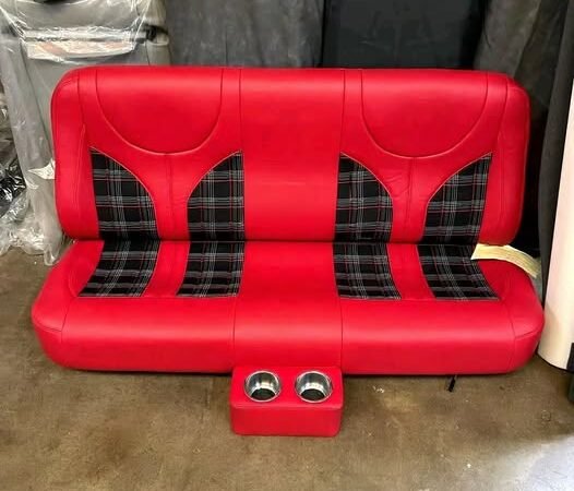 Classic American beauty SCS with black/grey/red plaid inserts bench seat
