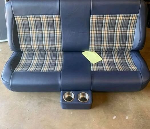 Classic admiral with insert material bench seat