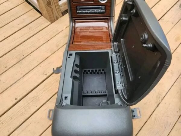 03-06 Chevy GMC Center Console