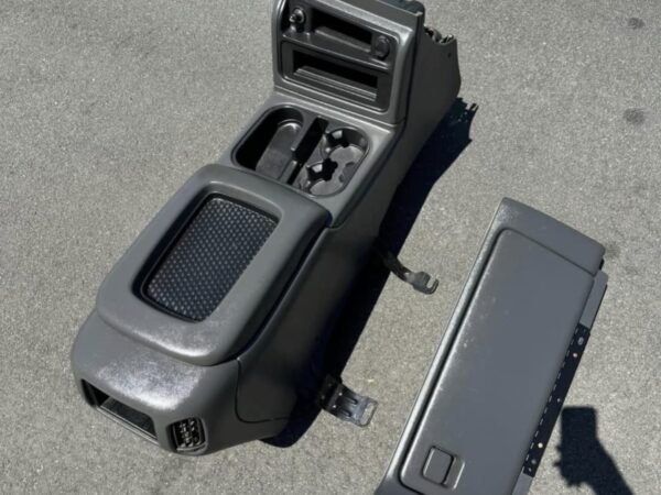 99-07 Chevy Silverado SS Console and glove box