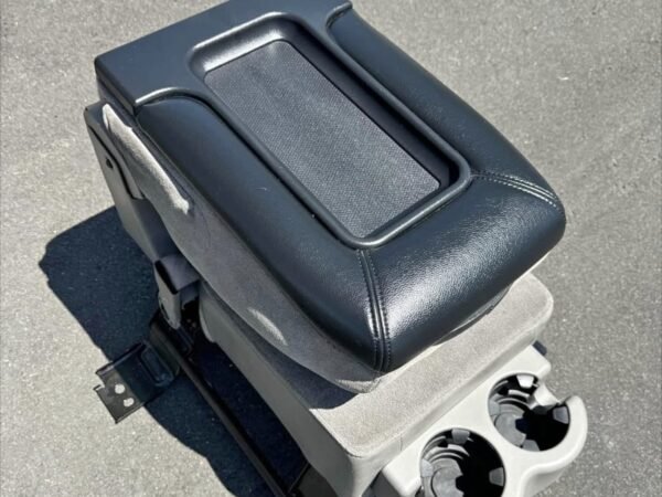 99-06 Chevy Silverado Tahoe Suburban GMC Sierra seat with center console