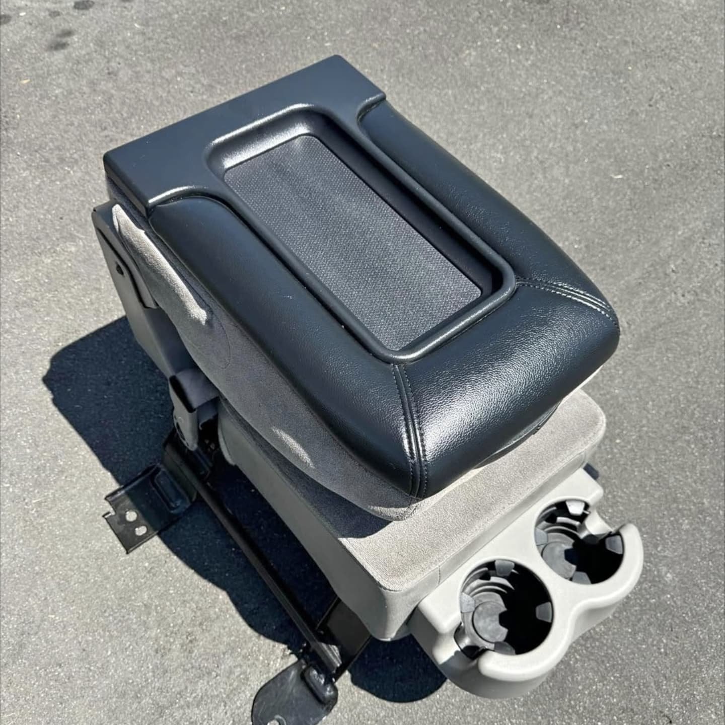 99-06 Chevy Silverado Tahoe Suburban GMC Sierra seat with center console