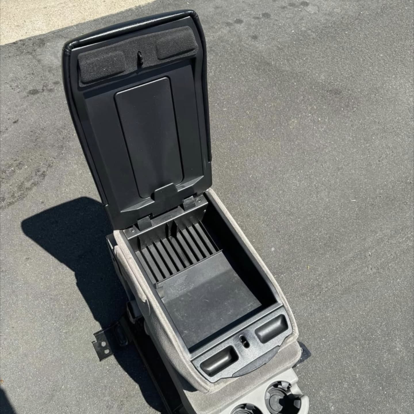 99-06 Chevy Silverado Tahoe Suburban GMC Sierra seat with center console - Image 3